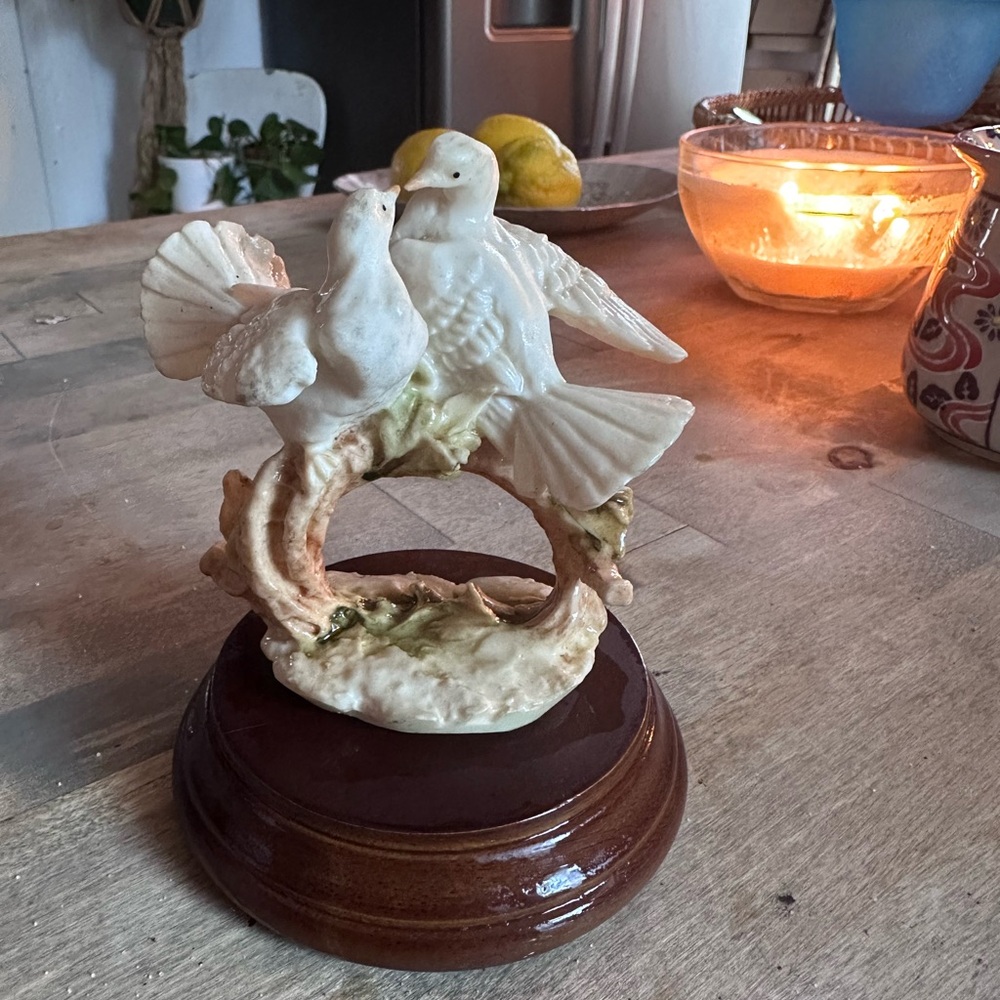 Giuseppe Armani figure two doves